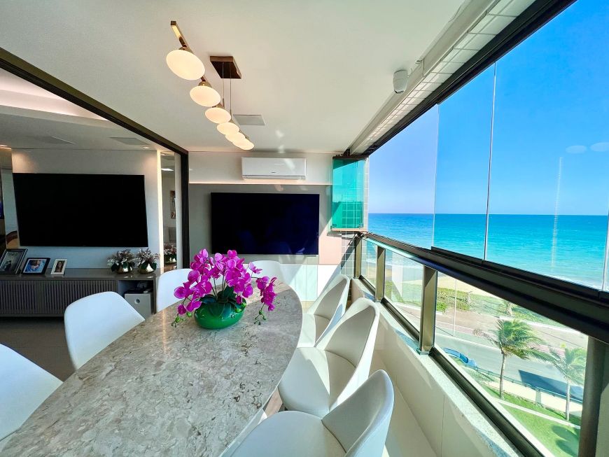 Belíssimo apartamento beira mar - Edf. Evolution - 137 m², 3 Suítes, mobiliado de porteira fechada.