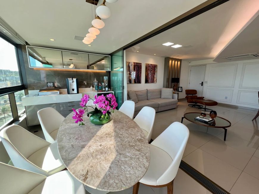 Belíssimo apartamento beira mar - Edf. Evolution - 137 m², 3 Suítes, mobiliado de porteira fechada.