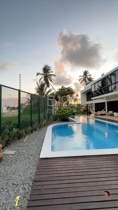 Casa pé na areia em Maceió na modalidade porteira fechada - 4 suítes, sendo suíte master 96m2