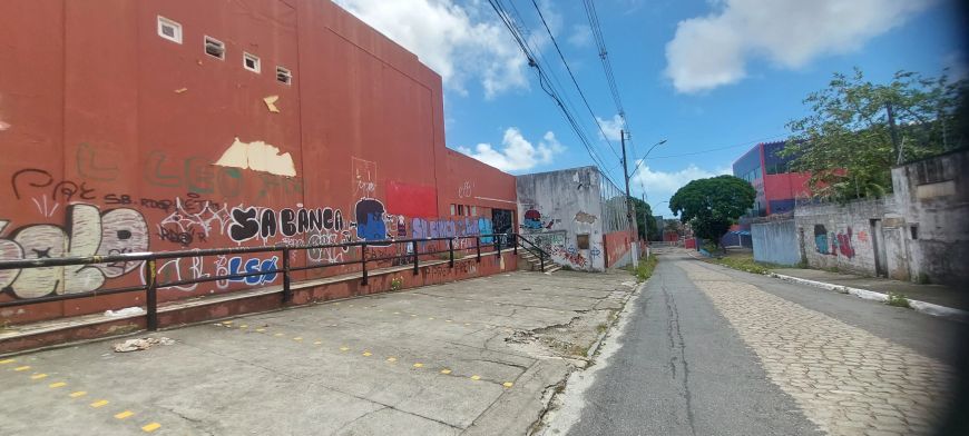 Imóvel para venda tem 2800 metros quadrados em Gruta de Lourdes - Maceió - AL