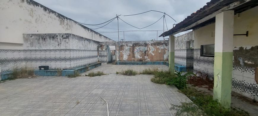 Imóvel para venda possui 2800 metros quadrados em Trapiche da Barra - Maceió - AL