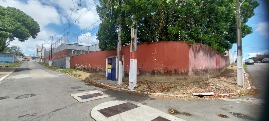Imóvel para venda possui 2800 metros quadrados em Gruta de Lourdes - Maceió - AL