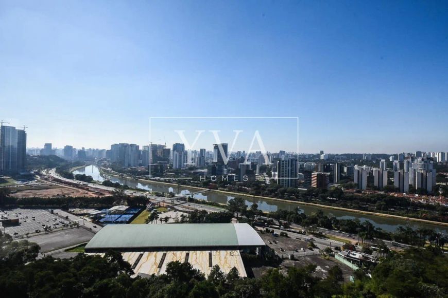 Apartamento com 243 m², 4 quartos sendo 4 suítes à venda no bairro Jardim Fonte Do Morumbi.