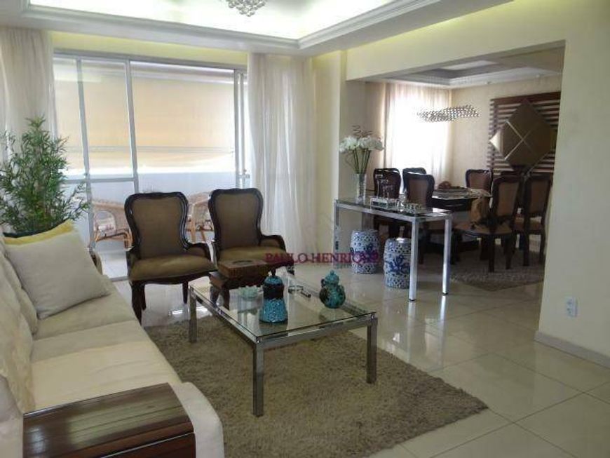Cobertura Triplex com 6 dormitórios sendo 3 suítes no Bairro do Farol com 220m²