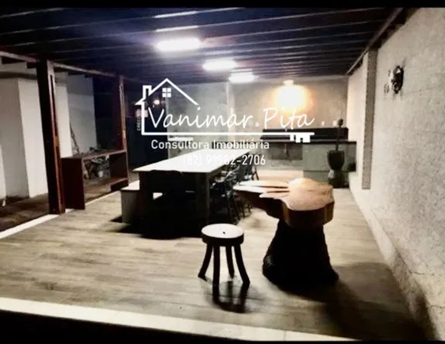 Casa de condomínio fechado pé na areia Morada da Garça possui 550 m2 quadrados com 4 suítes L norte