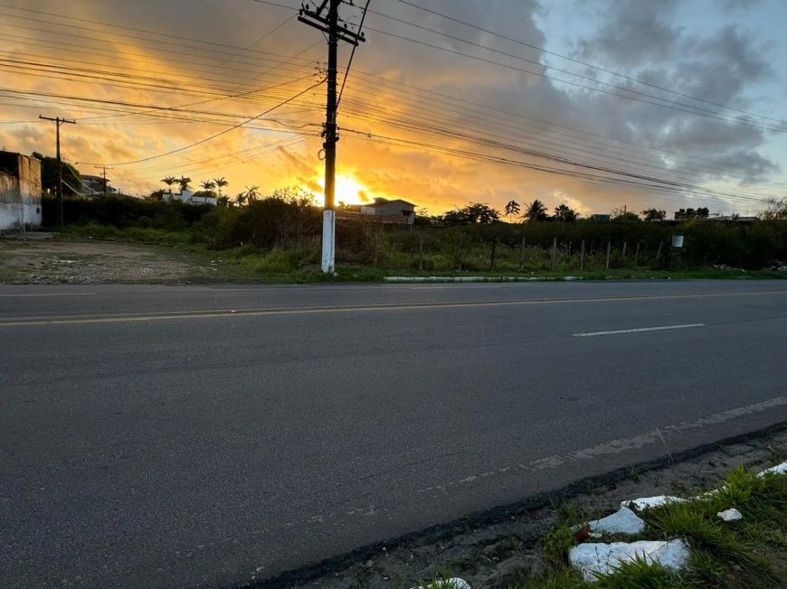 Terreno de esquina, nascente, na Principal da Santa Amélia ótimo para galpão