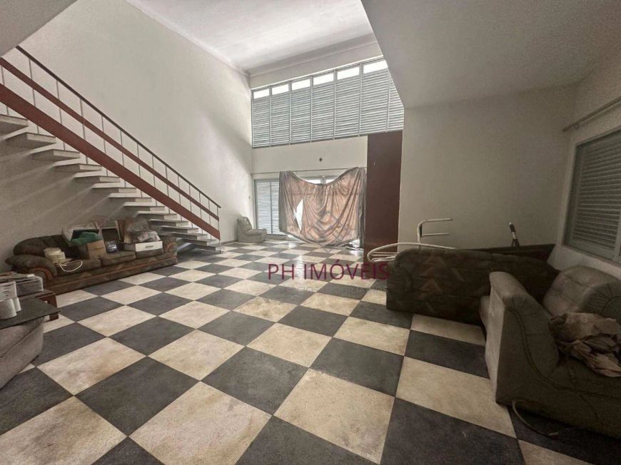 Casa Comercial no Bairro do Farol com Mezanino - 356m²