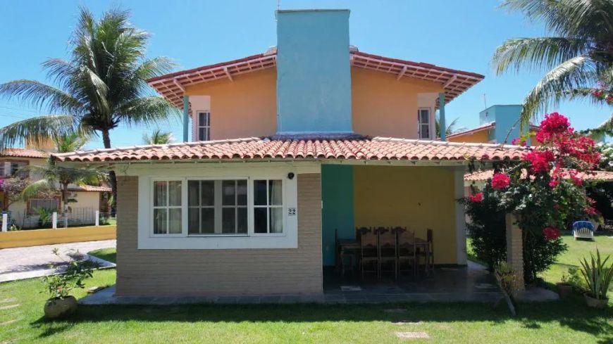 Sobrado para venda possui 104 metros quadrados com 3 quartos em Clima Bom - Maceió - AL