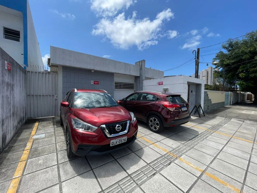 Gruta de Lourdes: Uma Casa Comercial Única Próxima a Tudo... Inclusive ao Que Você Não Espera!