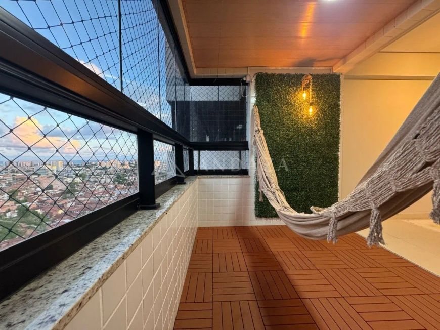 APARTAMENTO À VENDA EM ÓTIMA LOCALIZAÇÃO NO BAIRRO DO FAROL.