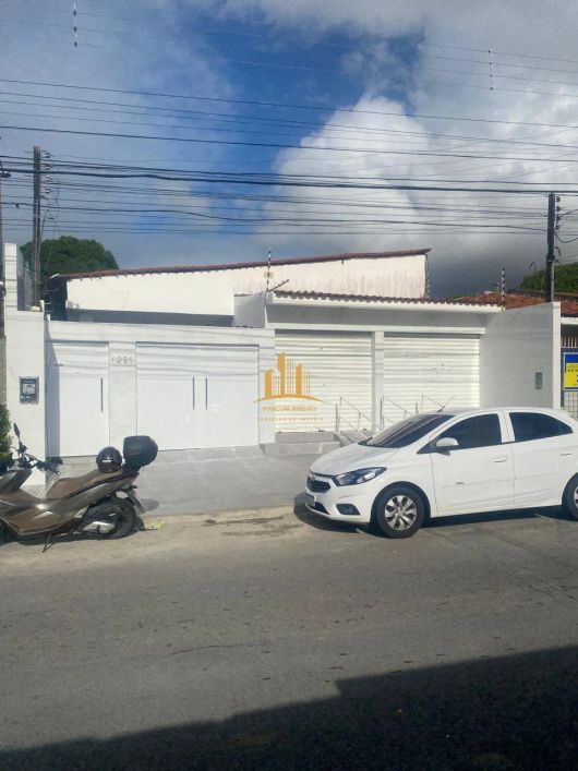 Linda casa no Jardim do Horto com 3 suítes e 300m2 - Gruta de Lourdes-Maceió-AL