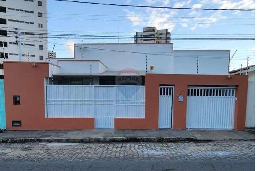 "Casa Espetacular à Venda em Farol, Maceió"
