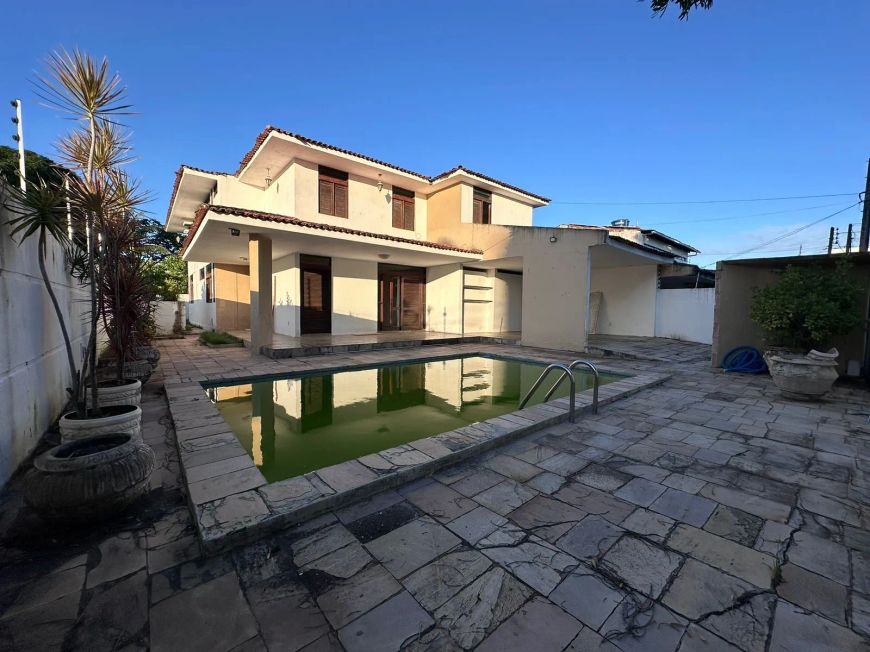Casa com 06 quartos e 450m² na Gruta de Lourdes - Maceió - AL