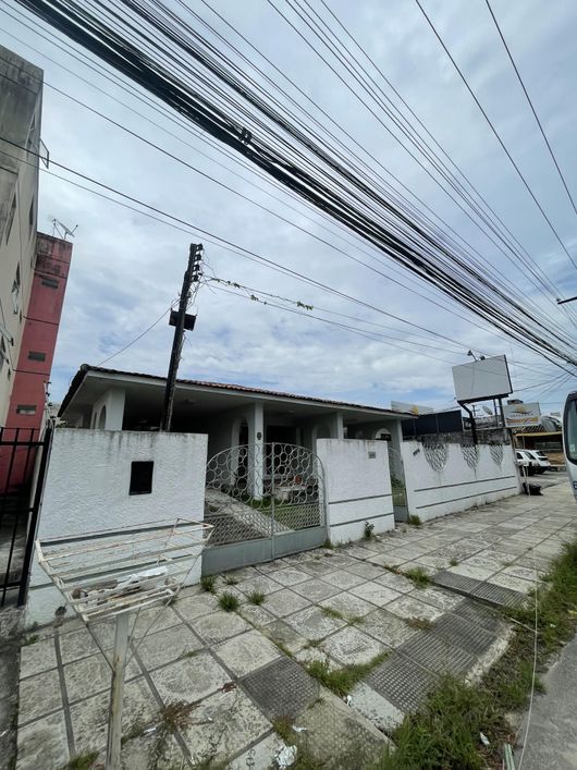 Alugo Casa para comércio no Farol com 450 metros em Pinheiro -Maceió