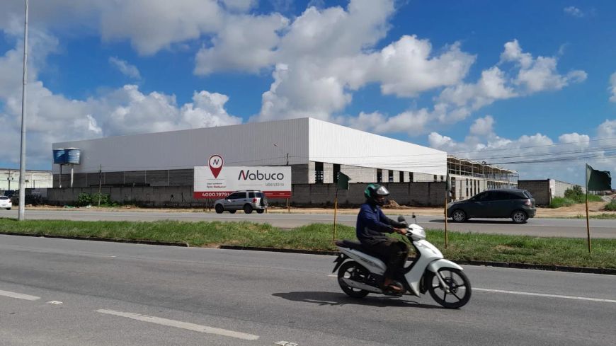 Tacy aluga galpão de 1.000 metros