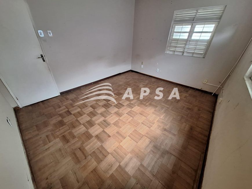 CASA PARA FINS COMERCIAL OU RESIDENCIAL BEM LOCALIZADO NA PITANGUINHA, 4 SALAS SENDO 1 COM BANHEIRO;
