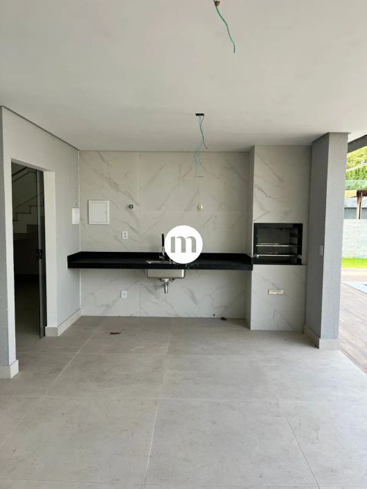 Casa no Condomínio Atlantis - 385m²