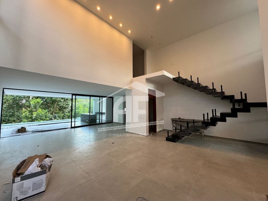 Casa nova de alto padrão em condomínio Fechado com 4 suítes - San Nicolas