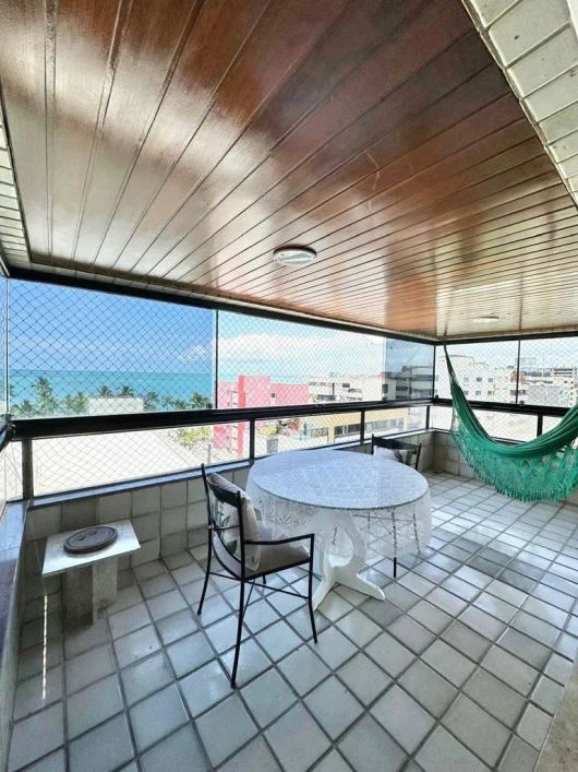 Cobertura Duplex na Ponta Verde com 4 Quartos e uma Vista Fantástica do Mar!