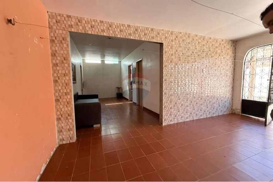 Casa na Avenida Principal do Feitosa com 7 quartos: Um Refúgio de Conforto e Estilo