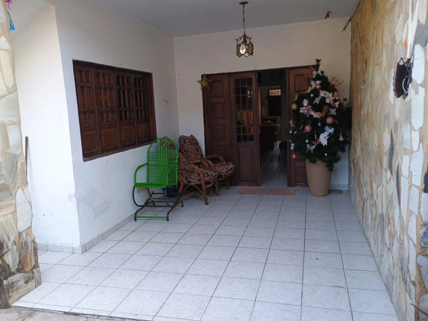 Vendo casa primeiro andar com cômodos independentes