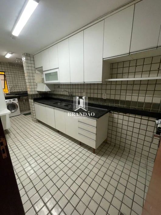 Venda apartamento com 3 quartos localizado no Farol, Edifício Panorama