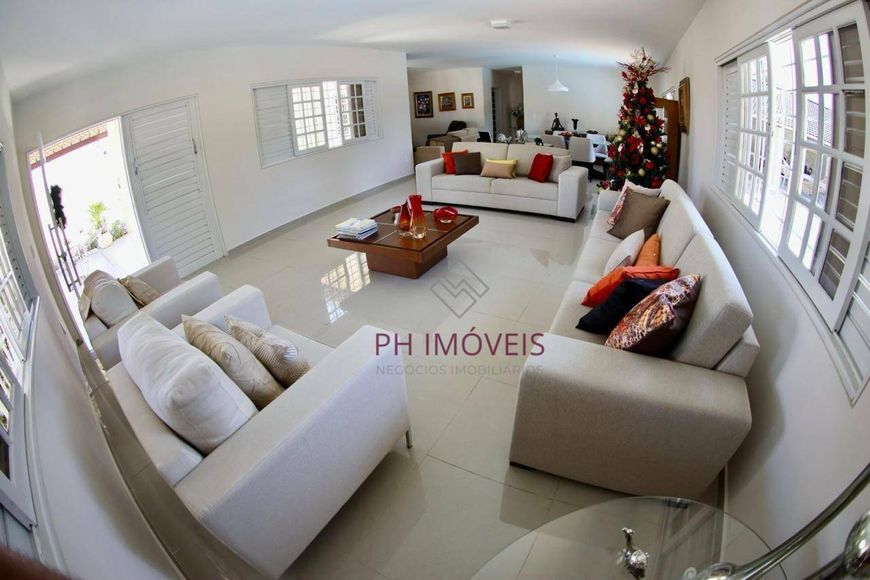Casa de Alto Padrão com 5 dormitórios sendo 3 suítes no Bairro do Jardim Petrópolis - 1.200m²