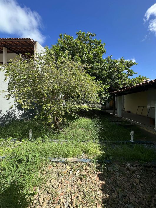 Imóvel para venda possui 300 metros quadrados em Serraria - Maceió - AL