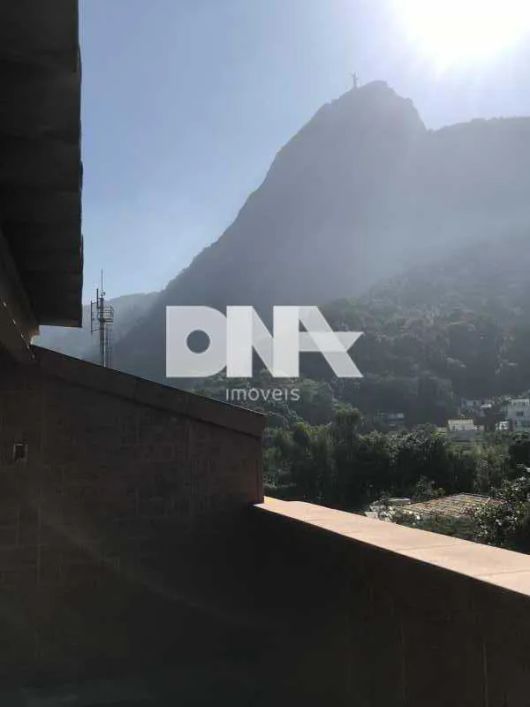 COBERTURA LINEAR COM SALÃO DE FESTA EXCLUSIVO NO PRÉDIO REGISTADO NA ESCRITURA VISTA CINEMATOGRÁFICA