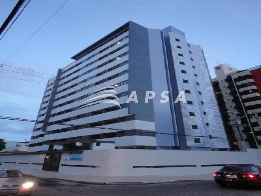 EXCELENTE APARTAMENTO NO CORAÇÃO DA PONTA VERDE, UM QUARTO, WC SOCIAL, VARANDA, SALA PARA DOIS AMBI