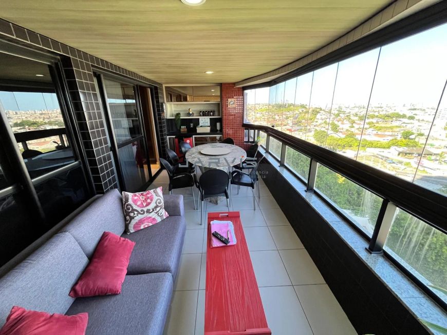 APARTAMENTO Á VENDA NO BAIRRO DO FAROL , COM VISTA PANORÂMICA.