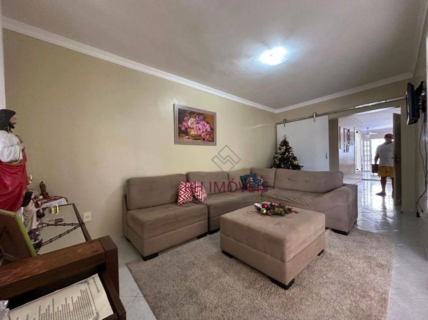 Casa com 3 dormitórios sendo 2 suítes no Bairro do Farol - 360m²
