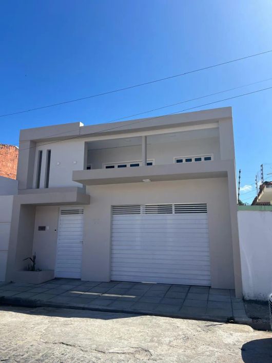 VENDE-SE CASA CINCO QUARTOS NO SÃO JORGE EM MACEIÓ - AL
