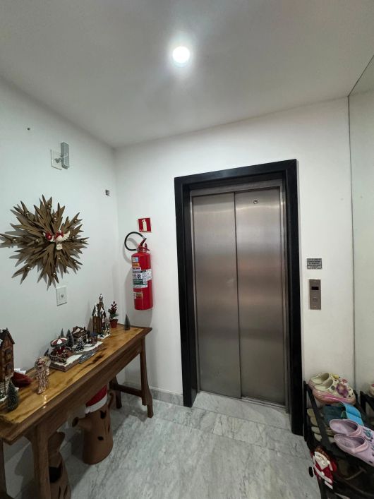 Beira Mar para aluguel possui 190 metros quadrados com 4 quartos em Ponta Verde - Maceió - AL