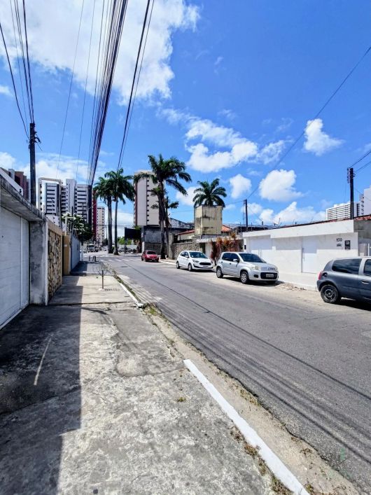 Casa com 4 suítes e ponto comercial na Gruta de Lourdes - R$ 650.000
