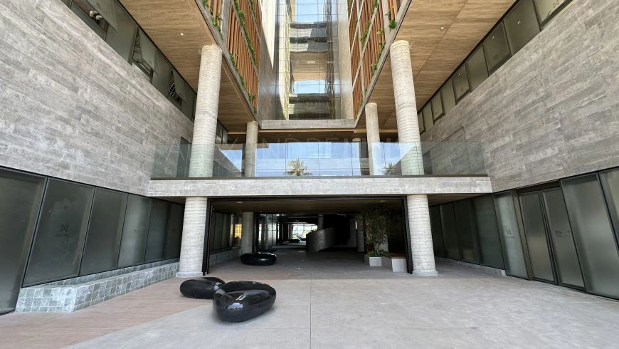 NEW TIME na beira mar da Pajuçara. Dispomos de duas lojas comerciais para locação