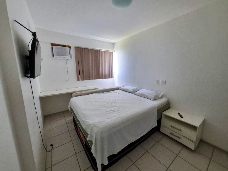 Quarto e sala mobiliado com vista e à uma quadra do mar