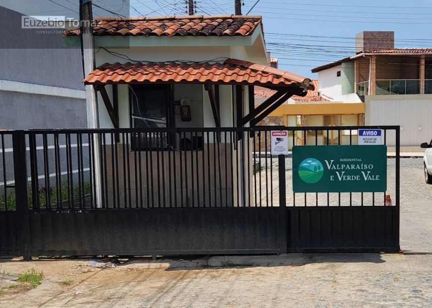 Casa em condomínio fechado no Feitosa