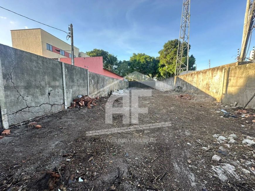 Terreno de 400m², 10m x 40m na melhor localização do Salvador Lyra