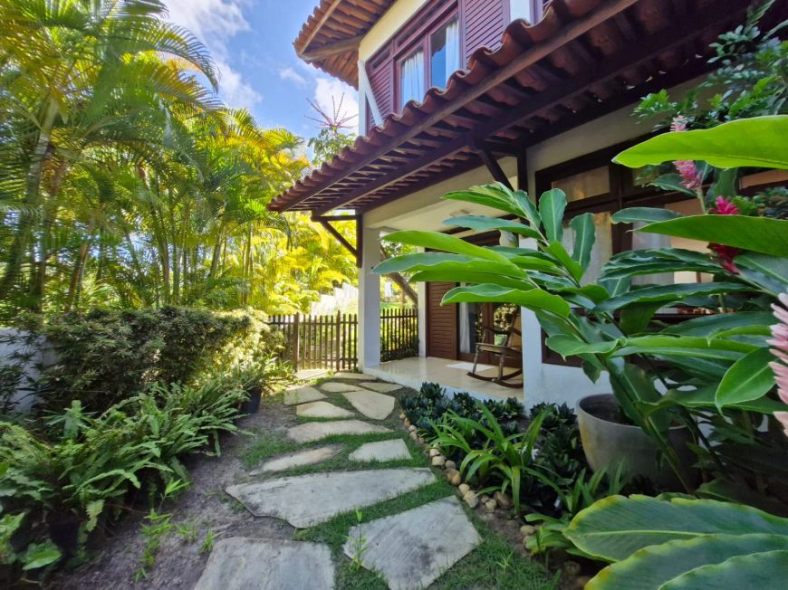 Belíssima casa no Cond. Ocean View com 6 quartos , piscina, vista mar ,quintal, jardim