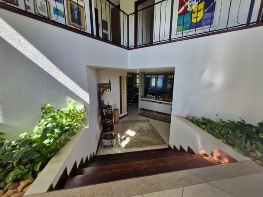 Belíssima casa no Cond. Ocean View com 6 quartos , piscina, vista mar ,quintal, jardim