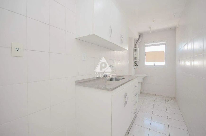 Apartamento sala com varanda 2 quartos 1 vaga Centro.
