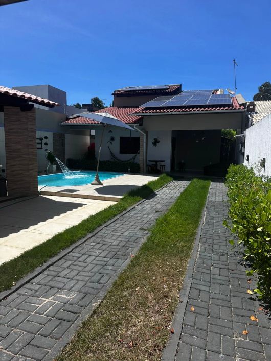 Casa para venda possui 400 metros quadrados com 4 quartos em Paripueira - Maceió - AL