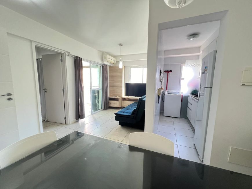 Alugo JTR mobiliado com um quarto sendo uma suite, varanda , sala para dois ambientes , cozinha .