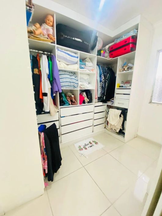 ALUGO | Apartamento no Edifício Esmeralda – Ponta Verde
