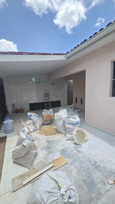 VENDO CASA COM 2/4 NO HENRIQUE EQUELMAN R$190.000,00