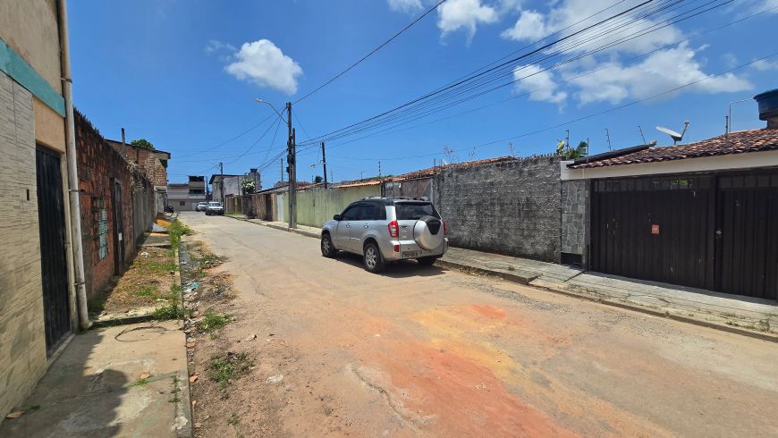 VENDO CASA COM 2/4 NO HENRIQUE EQUELMAN R$190.000,00