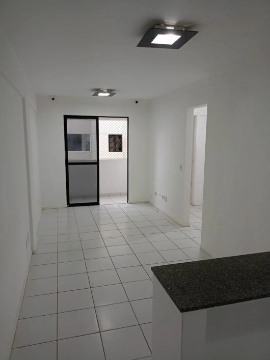 Lindo Apto. com 2 quartos, Varanda, Nascente, no Antares - Maceió - AL