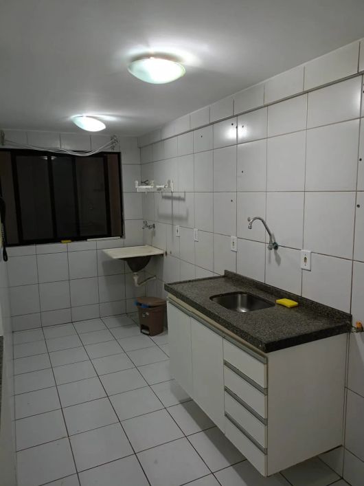 Lindo Apto. com 2 quartos, Varanda, Nascente, no Antares - Maceió - AL