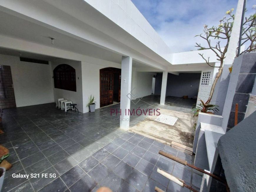 Casa em Condomínio com 4 dormitórios sendo 2 suítes + WC de Serviço - 320m² em Jacarecica